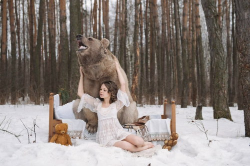 mymodernmet:Olga Barantseva Captured Fairytale-like Photos of Russian Models Posing with a Real Bear