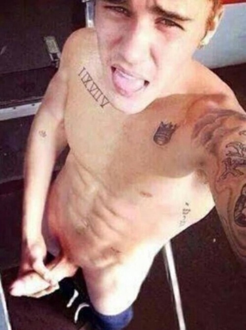 beepe03:  Espacial Justin…. con  dildo  y  todo  Mr. Bieber!😘