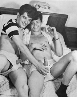 vintagegayness:Click here for steamy gay