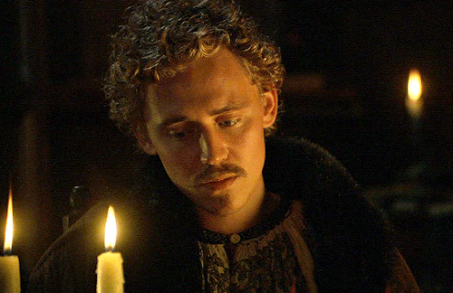 Tom Hiddleston in A Waste of Shame: The Mystery of Shakespeare and His Sonnets