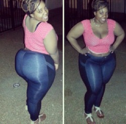 mistagulley:  She is so thick!…love it