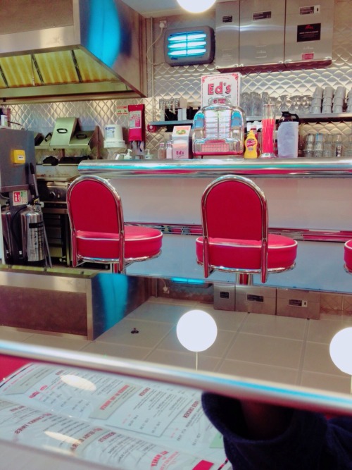 amcricanmouth: stohnem: cute diner aesthetic