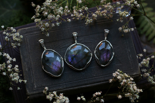 Beautiful new gemstones and handmade pendants are now available at my Etsy Shop - Sedna 90377