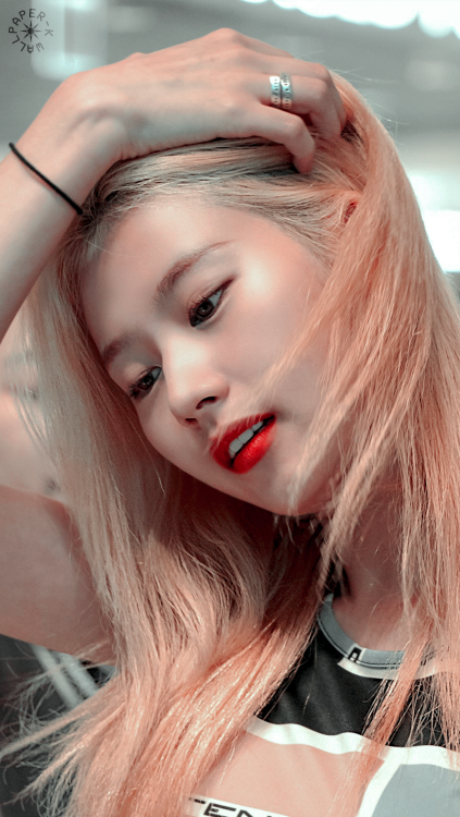 『SANA』saved? reblog or like© fantaken owners