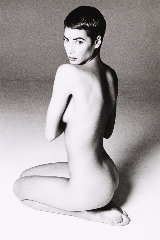 sendommager:Christy Turlington photographed by Francesco Scavullo, 1990.