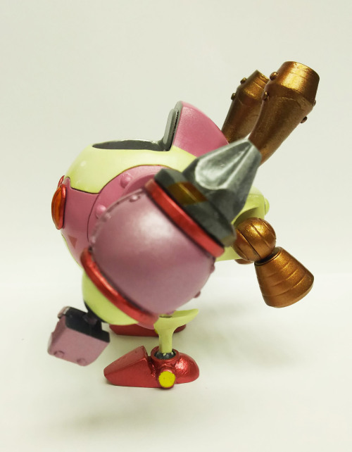 surume-sikakusikaku:星のカービィロボボプラネットよりロボボアーマー作りました。完成まで４ヶ月くらいかかりました。