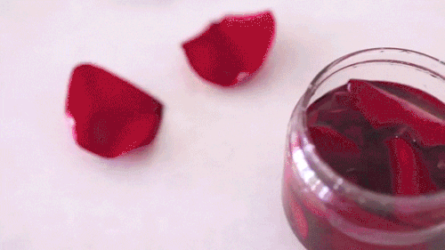 landtothetiller:DIY Rose Water