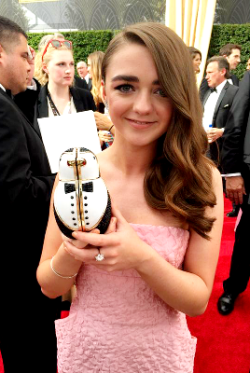 maisiewilliams:  Maisie Williams arrives at the 67th Annual Primetime Emmy Awards (September 20, 2015)