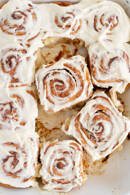 sweetoothgirl:  rhubarb sticky buns with vanilla bean mascarpone frosting