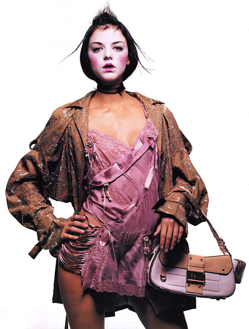 johngallianolesincroyables:  ‘Vom Laufsteg Ins Leben’, Clara Veiga Gazinelli by Mark Abrahams, Vogue Germany, April 2002John Galliano for Christian Dior Spring Summer 2002 Ready-To-Wear 