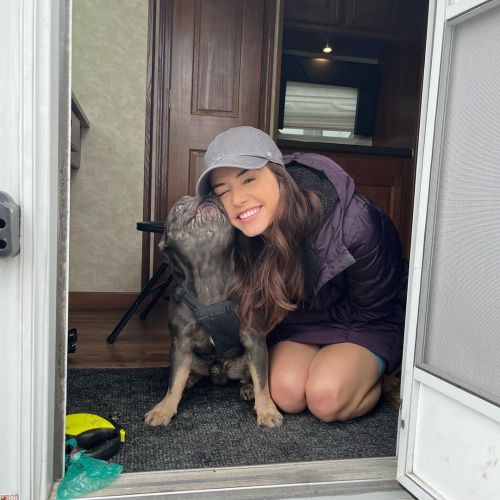 legacies-safari:kaylee.bryant: Find yourself an on set boyfriend like Hugo