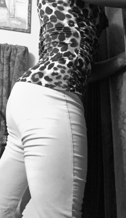 ginathesissy:  One of our new cute hott temps told me how great I looked today. I notice he’s had his eye on me the day he started. Omg he should just ask me for my ass pussy already!! Now I’m here at home touching my hard clit and rubbing my tight
