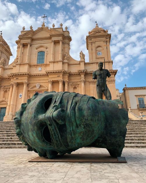 misterlemonzafterlife:  antonio-m:Eros bendato’, c.1999. by Igor Mitoraj (1944–2014). Polish sculptor. Noto, Sicily. bronze https://MisterLemonzAfterlife.tumblr.com/archive