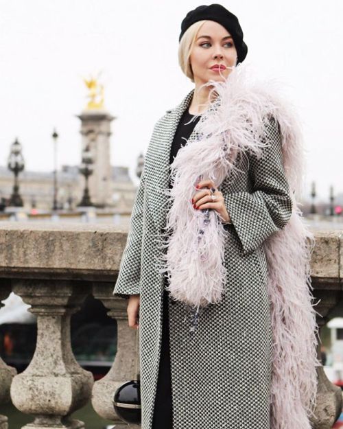 ulyanastreetgame:Ulyana Sergeenko attending the Dior Homme Fall 2016 show during Paris Fashion Week,