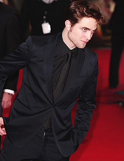 itsallonrob:  Robert Pattinson in *Black*