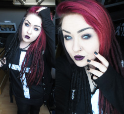 zombiesenn:  new favorite lipstick damn <3 