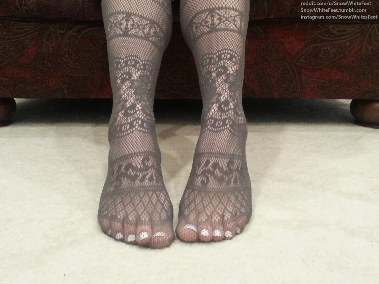 snowwhitefeet:  The tights were a lovely gift  ♥   These are the photos I took