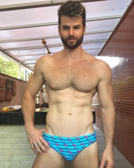 greenspeedos:  cute print….and he’s cute