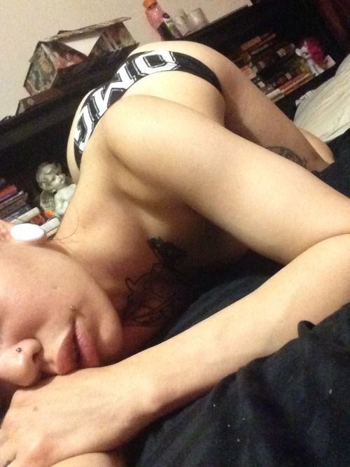 fuckmestupid:  “Can I take sexy selfies on your bed?”  “Scarlette, I would be upset if you didn’t take sexy selfies on my bed.”