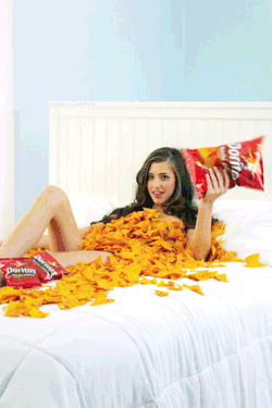theforeverchangingblog:  ofmiceandbren:  steven-stoned:  she is fucking soiling the doritos with her dirty skin  srsly  We need one with cool ranch… ASAP!