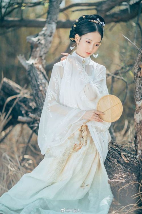 cuudeli:It’s been so long ;) Traditional Chinese Hanfu.