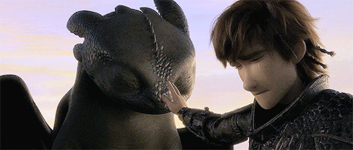 justatranquilcloud:corona-the-nightcutter:redkiteslike:Do you see the SNIFF Toothless is doing?He’s 