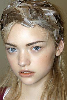 gemmawardfanclub:  Gemma Ward backstage at Miu Miu SS 2004 