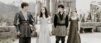 edmundrex:get to know me - prompt 6/10: five favourite platonic relationships1/5: The Pevensie Sibli