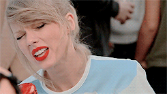 soipunchedahole:  Taylor Alison Swift, born in 1989. “You know what they say, play