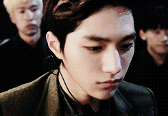 gyuxsoo:  Siwoo’s expression before going on his debut stage 