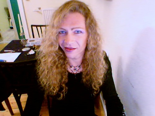 paulagay:  After you cum all over my face and hair, wipe your dick all over my gay face