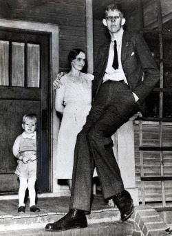 Robert Wadlow, the tallest person in history,