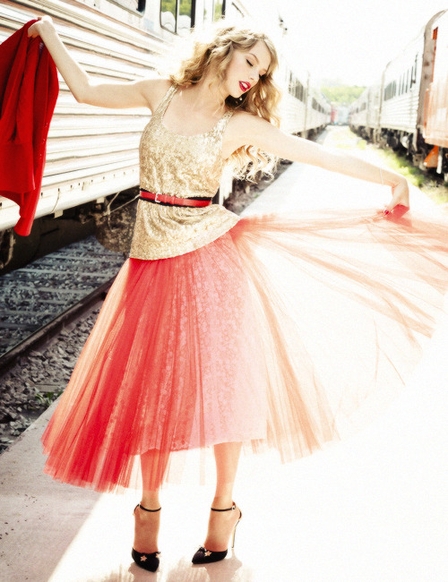 gwenstacys:  Taylor Swift photographed by Ellen Von Unwerth for Glamour 