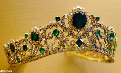 ROYAL JEWELS - The emerald and diamond tiara of Marie-Thérèse-Charlotte, the Duch