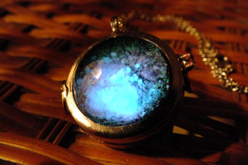 teacup-full-of-gems: (via Etsy)