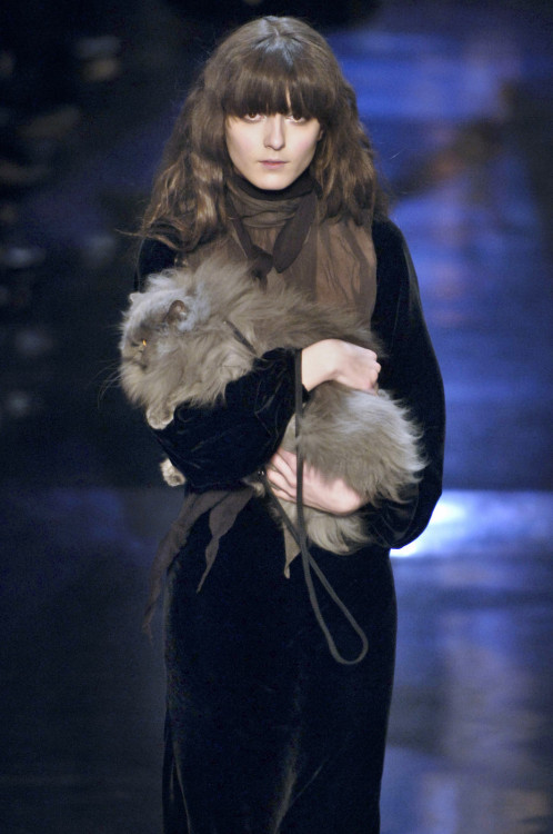 celebritycokenose:Irina Lăzăreanu & Du Juan @ Jean Paul Gaultier Fall/Winter, 2006 Ready-to-Wear