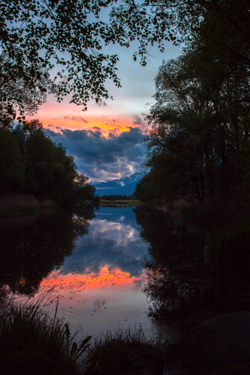 wowtastic-nature:  Evenings mood on 500px by CaroMarthe☀  Canon EOS 5D-f/8.0-1/6s-24mm-iso100, 2000✱