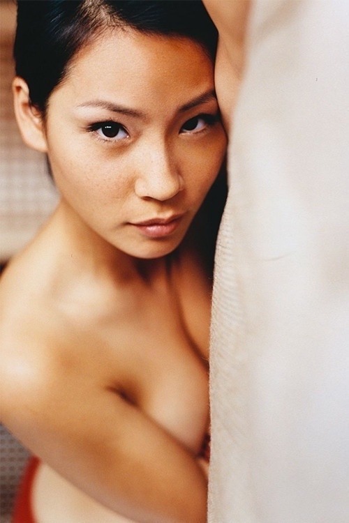 Please reblog and follow The Hottest Hollywood Celebs
Lucy Liu