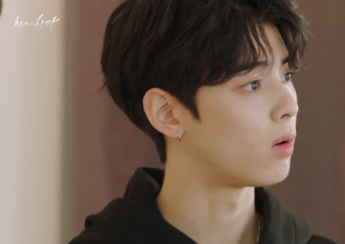 binsmoon:  eunwoo in an earring is fucking with me yall this drama is going to kill me