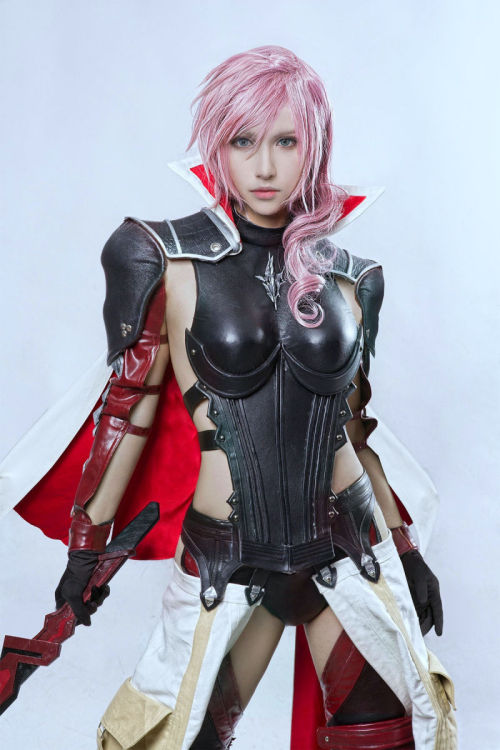 cyberclays:  Final Fantasy XIII cosplay - by Kilory  Wouuaw !