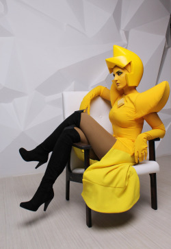 teffyjeffy:  nightsgirl666:  My Yellow Diamond cosplay.http://nightsgirl666.deviantart.com/gallery/59333329/Yellow-Diamond-Cosplay  I normally don’t reblog anything. THATS how amazing this is. 