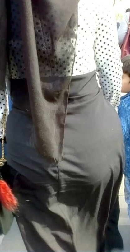 slutshoejabi:       Biggest hijabi ass 