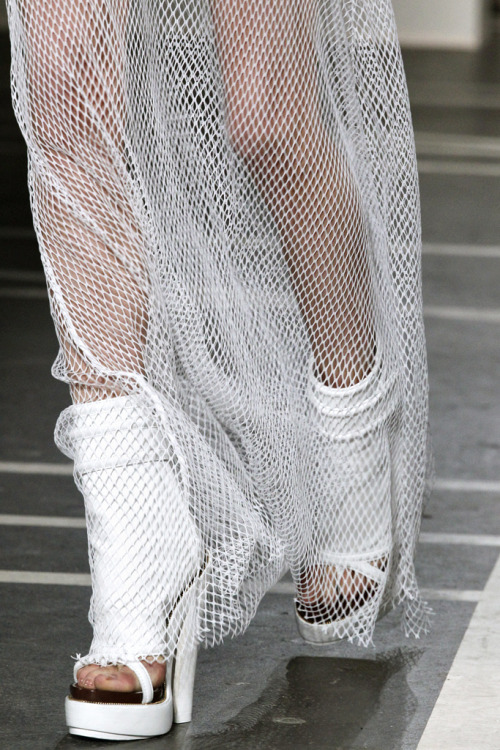 stuntsandmaneuvers:  Givenchy Spring 2011 RTW