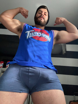 XXX latinoboyhairy:hey don’t get distracted photo