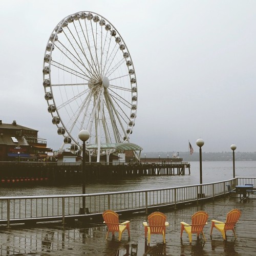 ☔️☁️🎭📍 (at Seattle Great Wheel)