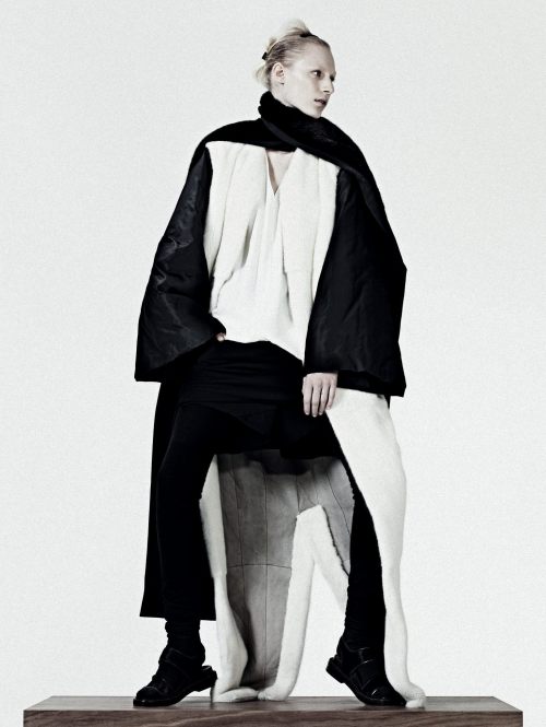 pradaphne:  Julia Nobis photographed by Sharif Hamza for Vogue China November 2013. 