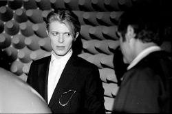 'Loves To Be Loved' A David Bowie Blog