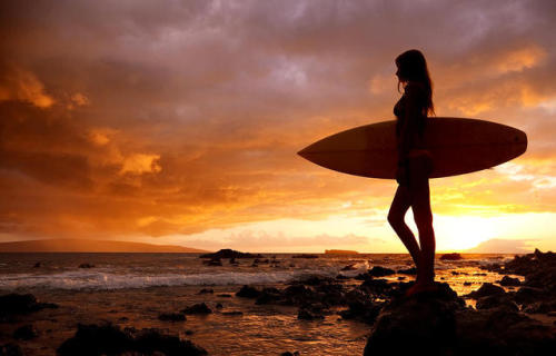 edgeofsensuality:Island life…missing home  Surfergirl