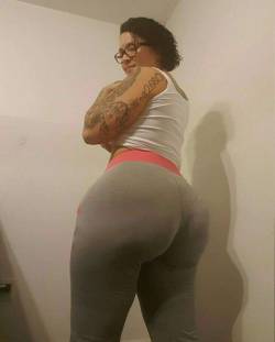 titgamestrongxl:  Thick pawgs mmmmmm