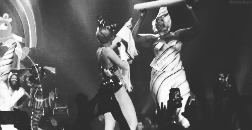 queenmileycyrus:smoke it